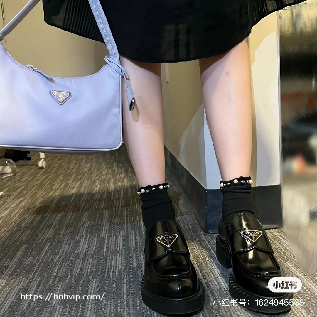 PRADA 초콜릿 브러시드 가죽 로퍼
