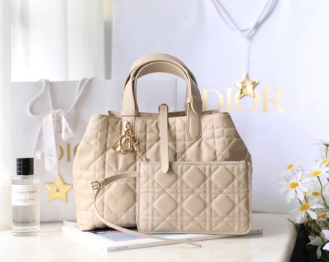DIOR 미디엄 DIOR TOUJOURS BAGPowder 베이지 매크로 까나쥬 송아지 가죽 M2821OSHJ