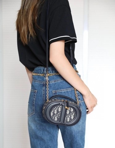 디올 CD 시그니처 오벌 백 블루 디올 오블리크 자카드 M3980UTZQ