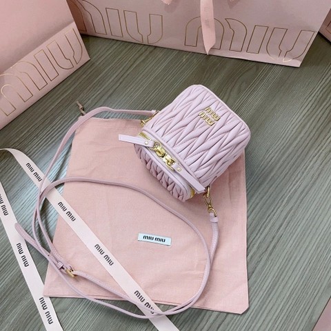 Miu Miu 마테라세 나파 가죽 마이크로 백 5NR018_2FPP_F0E18 Alabaster Pink M1