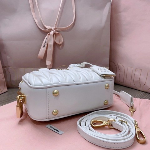 Miu Miu Arcadie 마틀라세 나파 가죽 백 5BB123 화이트 M1