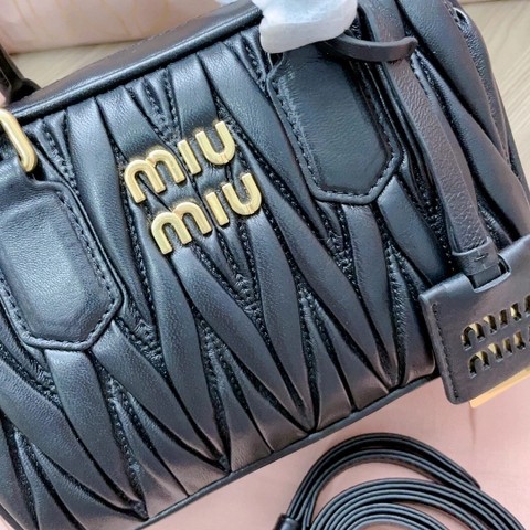 Miu Miu Arcadie 마틀라세 나파 가죽 백 5BB123 블랙 M1