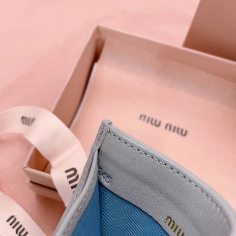 Miu Miu 마테라세 나파 가죽 카드홀더 5MC076_2FPP_F0591 콘플라워 M1