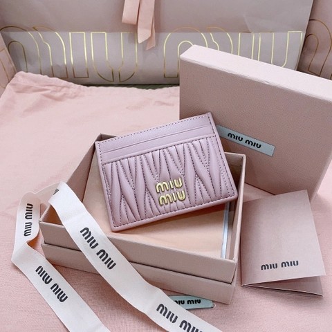 Miu Miu 5MC076_2FPP_F0E18 마테라세 나파 가죽 카드 홀더 Alabaster 핑크 M1