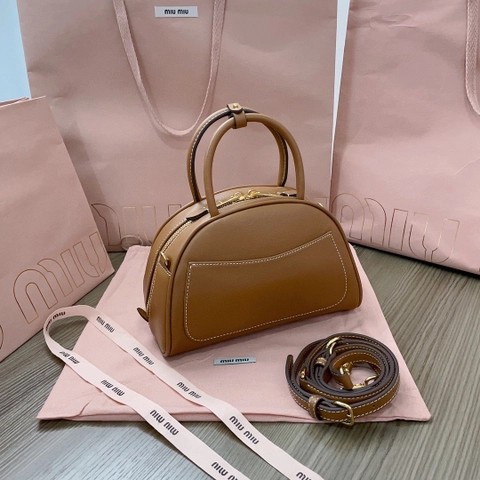 Miu Miu 5BB157 Schwarz Henkeltasche Aus Leder 카라멜 M1