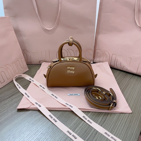 Miu Miu 5BP085 Schwarz Henkeltasche Aus Leder 카라멜 M1
