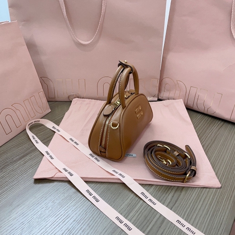 Miu Miu 5BP085 Schwarz Henkeltasche Aus Leder 카라멜 M1