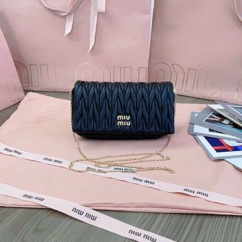 Miu Miu 5BP086 Matelassé 나파 가죽 미니 백 블랙 M1