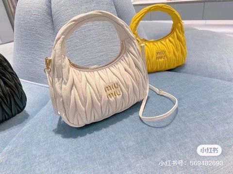 미우미우 5BC125 원더 마틀라세 나파 가죽 호보백 화이트 M1