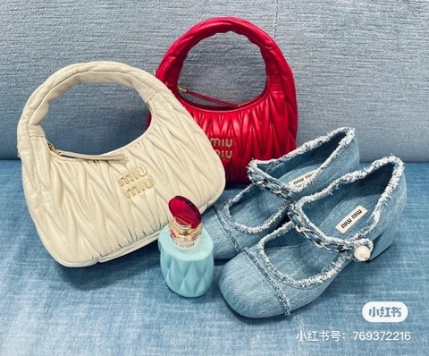 미우미우 5BC125 원더 마틀라세 나파 가죽 호보백 화이트 M1