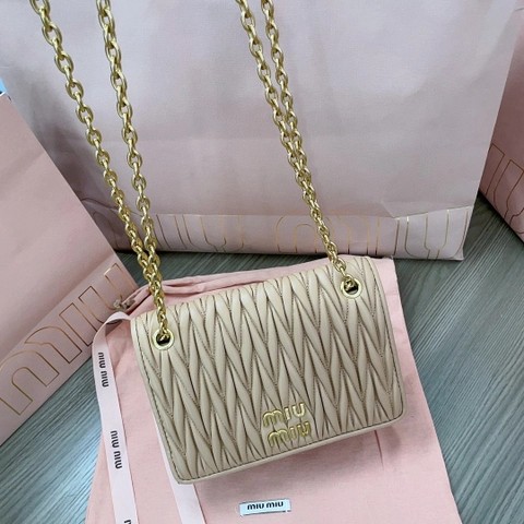 Miu Miu 5BP065 마테라세 나파 가죽 미니 백 샌드 화이트 M1