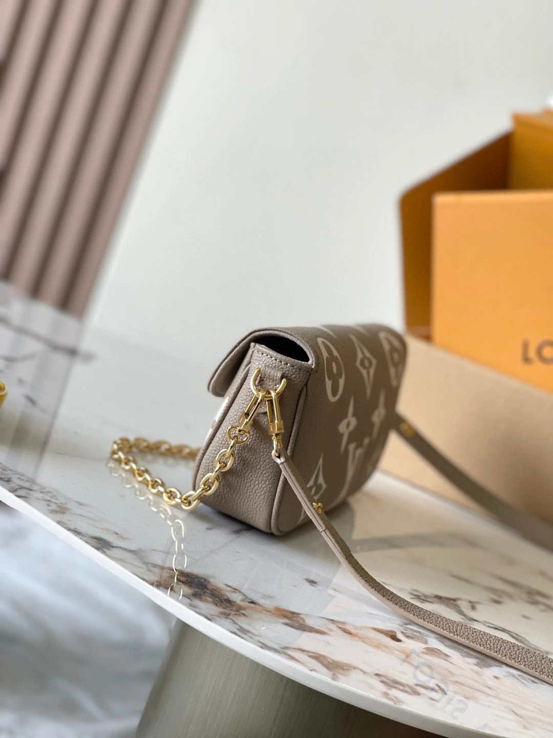 루이비통 M82211 월렛 온 체인 아이비 lv1