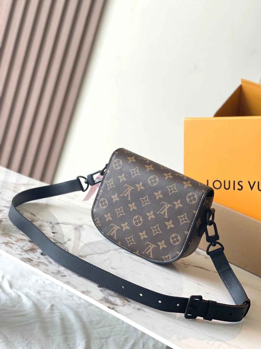 루이비통 M47060 몽수리 메신저 PM​ Lv1