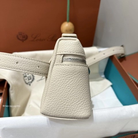 로로피아나 엑스트라 포켓 L16 벨트백