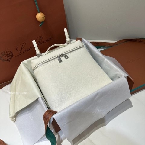 로로 피아나 엑스트라 포켓 백팩 L23.5 그레인드 카프스킨 FAN4041