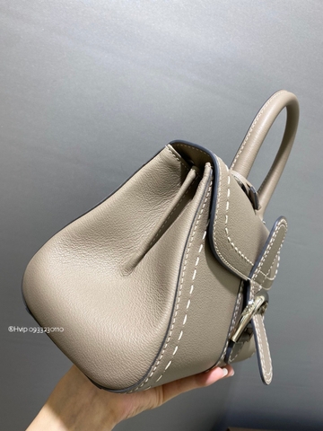 Delvaux Brillant PM Surpiqué 그레인 송아지 가죽 Tourterelle I - 아이보리