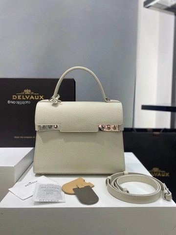 크리스피 카프 소재의 Delvaux Tempête MM AA0611AMF 화이트