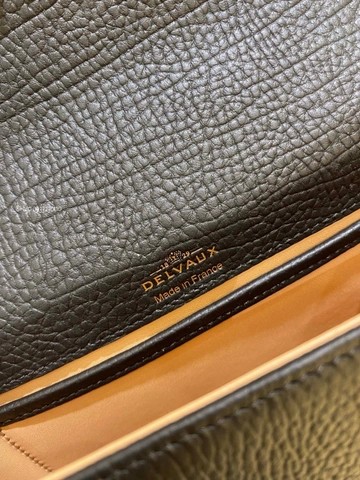 크리스피 카프 소재의 Delvaux Tempête PM AA0611AMF 블랙 GHW