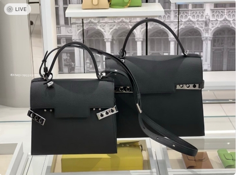 크리스피 카프 소재의 Delvaux Tempête PM AA0611AMF 블랙 PHW