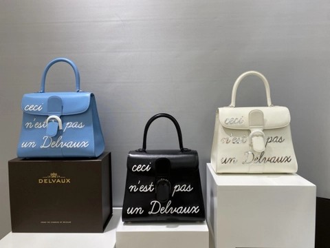 델보 뤼무르 MM 박스 카프 AA0661AAM 블랙