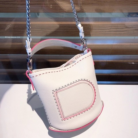 Delvaux 배터리 미니 버킷 Surpiquéen Taurillon Soft AA0607ATT0ADNDO
