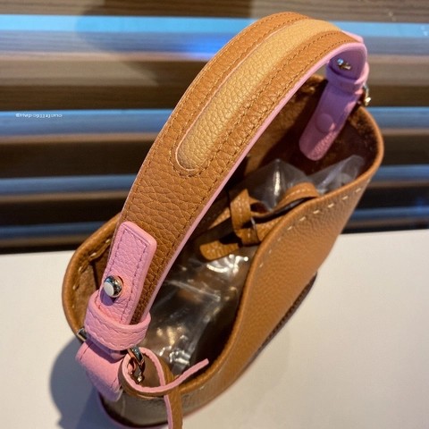 Delvaux 배터리 미니 버킷 Surpiquéen Taurillon Soft AA0607ATT0ADNDO