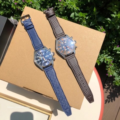IWC IW3777230 파일럿 워치 크로노그래프 오렌지 스톰