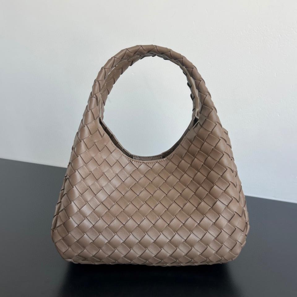 Bottega Veneta 스몰 캄파나 솔방울 854248V4 28x16x15cm