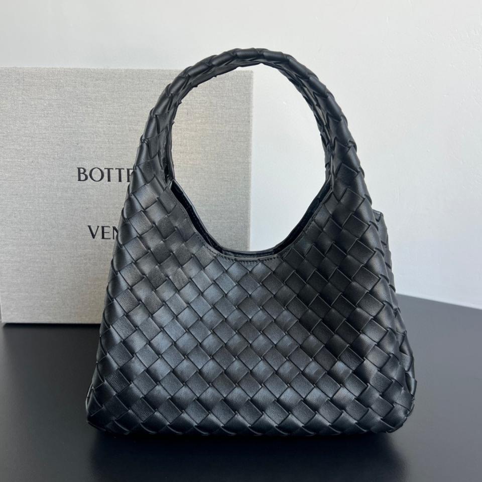 Bottega Veneta 스몰 캄파나 솔방울 854248V4 28x16x15cm