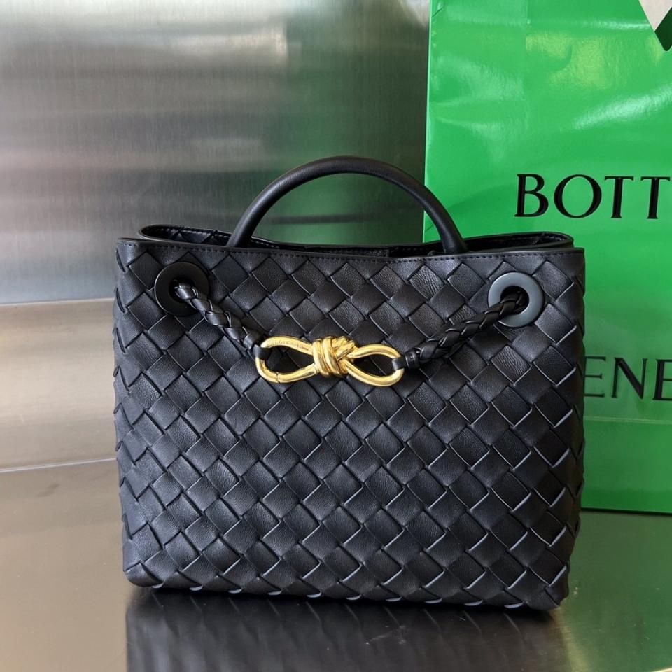 Bottega Veneta 스몰 안디아모 블랙 골드 톤 메탈 743568 25x22x10.5 cm