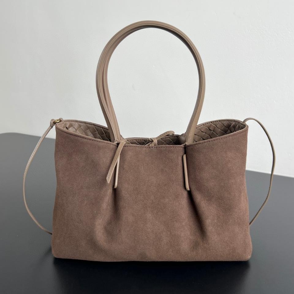 보테가베네타 피나코테카 솔방울/퐁당 854371 34*20*14cm