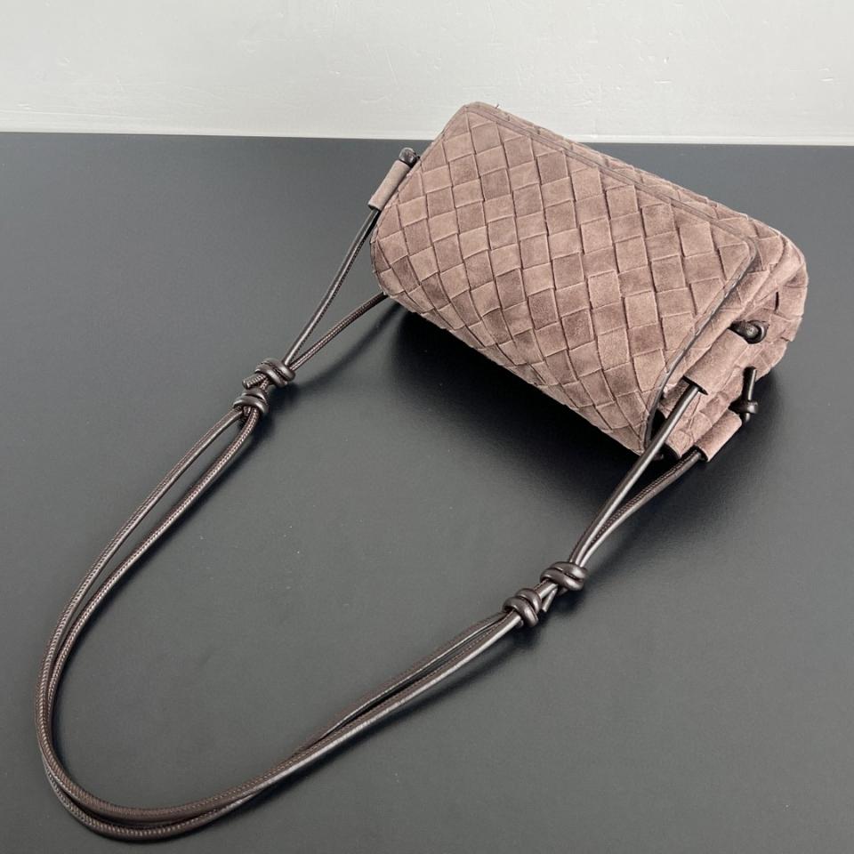Bottega Veneta Notturno Fondant 스웨이드 송아지 가죽 843893   21x11x9cm