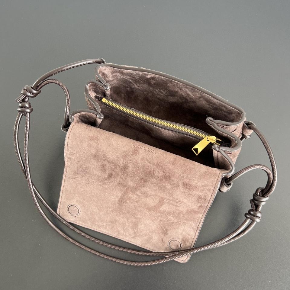 Bottega Veneta Notturno Fondant 스웨이드 송아지 가죽 843893   21x11x9cm