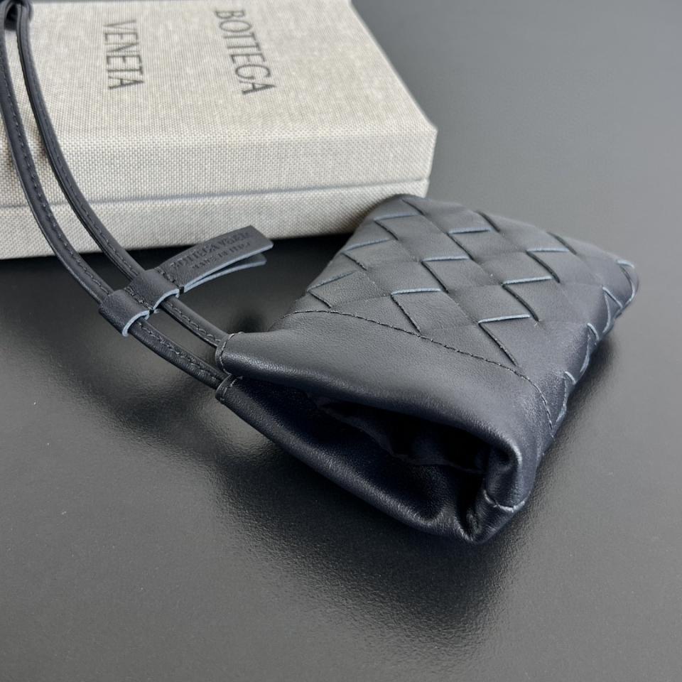 보테가 베네타 마이크로 더스트백 (블루, 843903, 11x8.5cm)