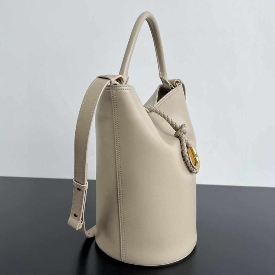 Bottega Veneta 미디엄 Liberta 그레이 806038 30x18x18cm