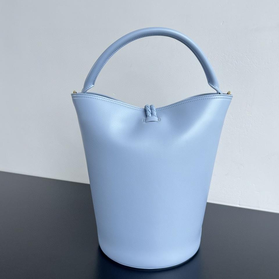 Bottega Veneta 미디엄 Liberta 블루 아이스 806038 30x18x18cm