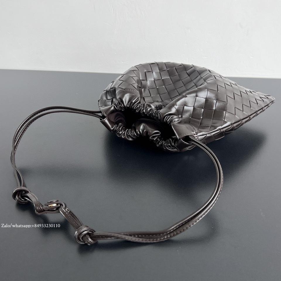 보테가 베네타 미디엄 더스트백 폰단트 796728 32x23x1cm