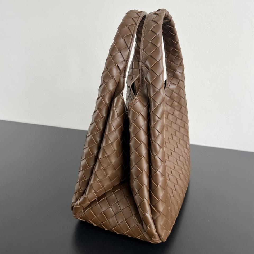 Bottega Veneta 미디엄 캄파나 솔방울 844249V4 33x20x16.5 cm
