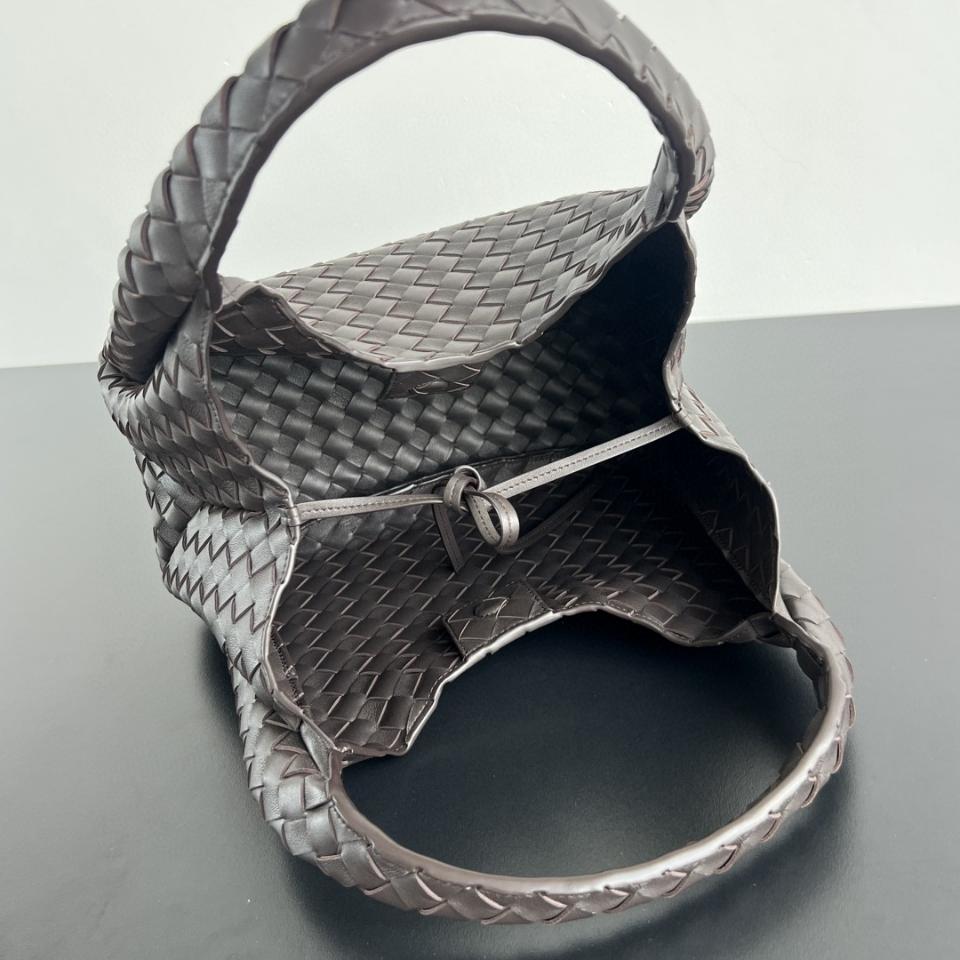 보테가 베네타 미디엄 캄파나 폰단트 844249V4 33x20x16.5cm