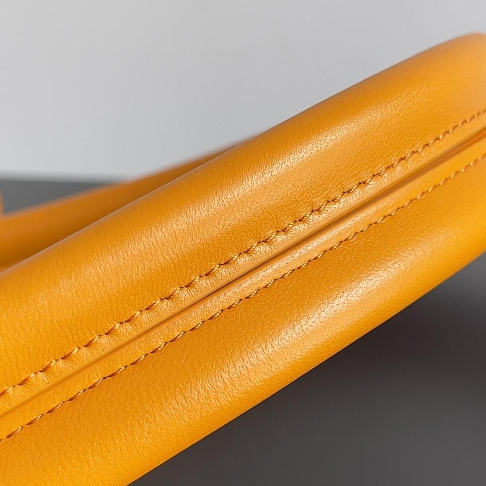 Bottega Veneta 미디엄 카바트 오렌지 608810 40x28x16cm