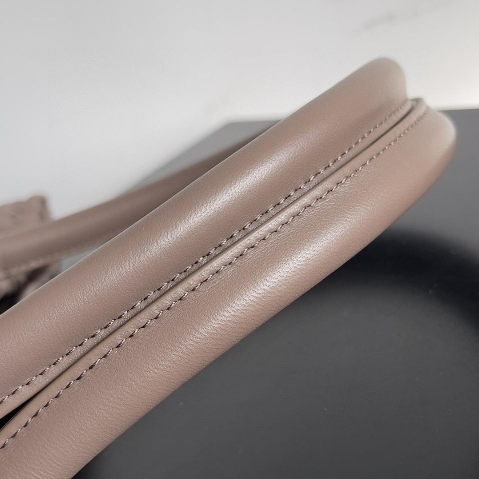 Bottega Veneta 미디엄 카바트 그레이 608810 40x28x16cm