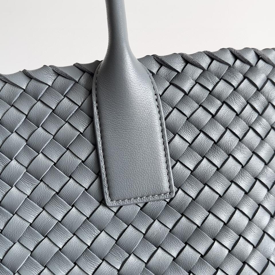 보테가베네타 미디엄 카바트 다크그레이 608810 40x28x16cm