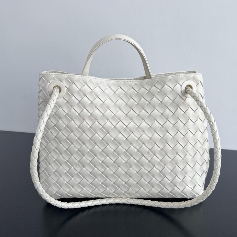 BOTTEGA VENETA 미디엄 안디아모 씨솔트 743572 32x25x11cm