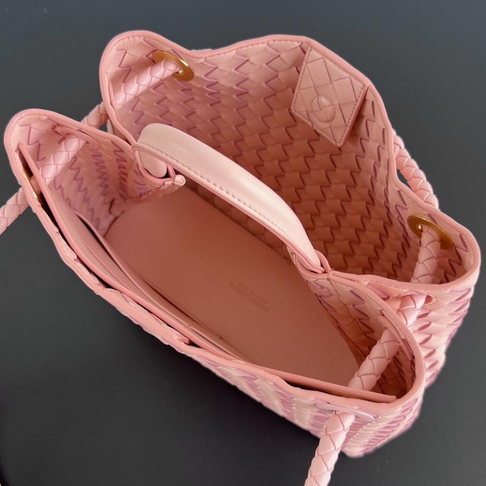 BOTTEGA VENETA 미디엄 안디아모 핑크 743572 32x25x11cm