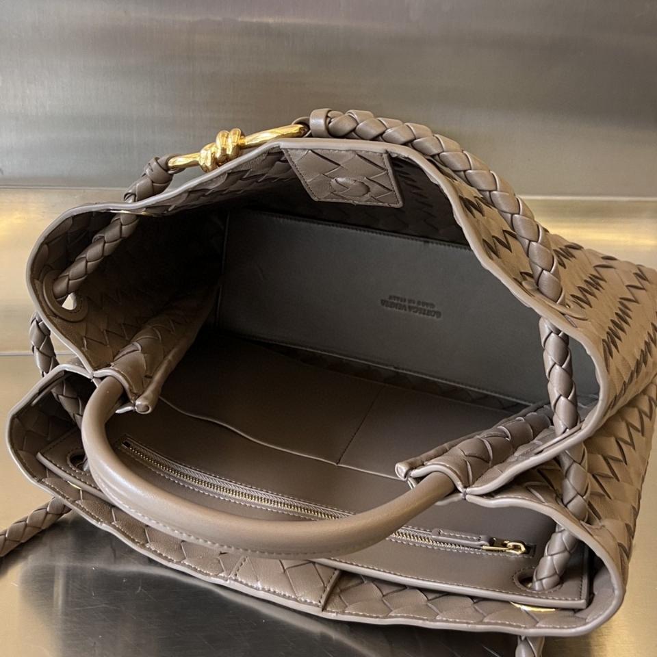 BOTTEGA VENETA 미디엄 안디아모 솔방울 743572 32x25x11cm