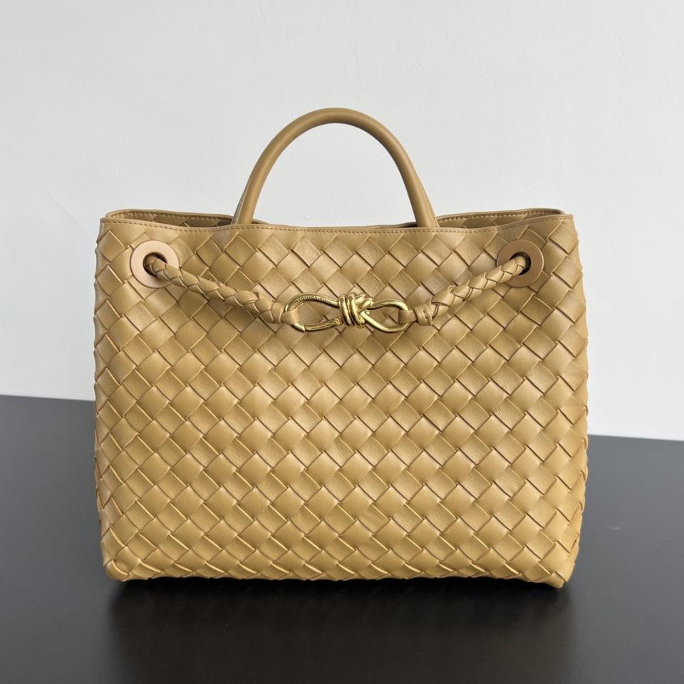 BOTTEGA VENETA 미디엄 안디아모 다크 프랄린 743572 32x25x11cm