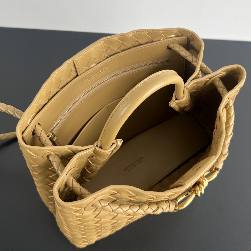 BOTTEGA VENETA 미디엄 안디아모 다크 프랄린 743572 32x25x11cm