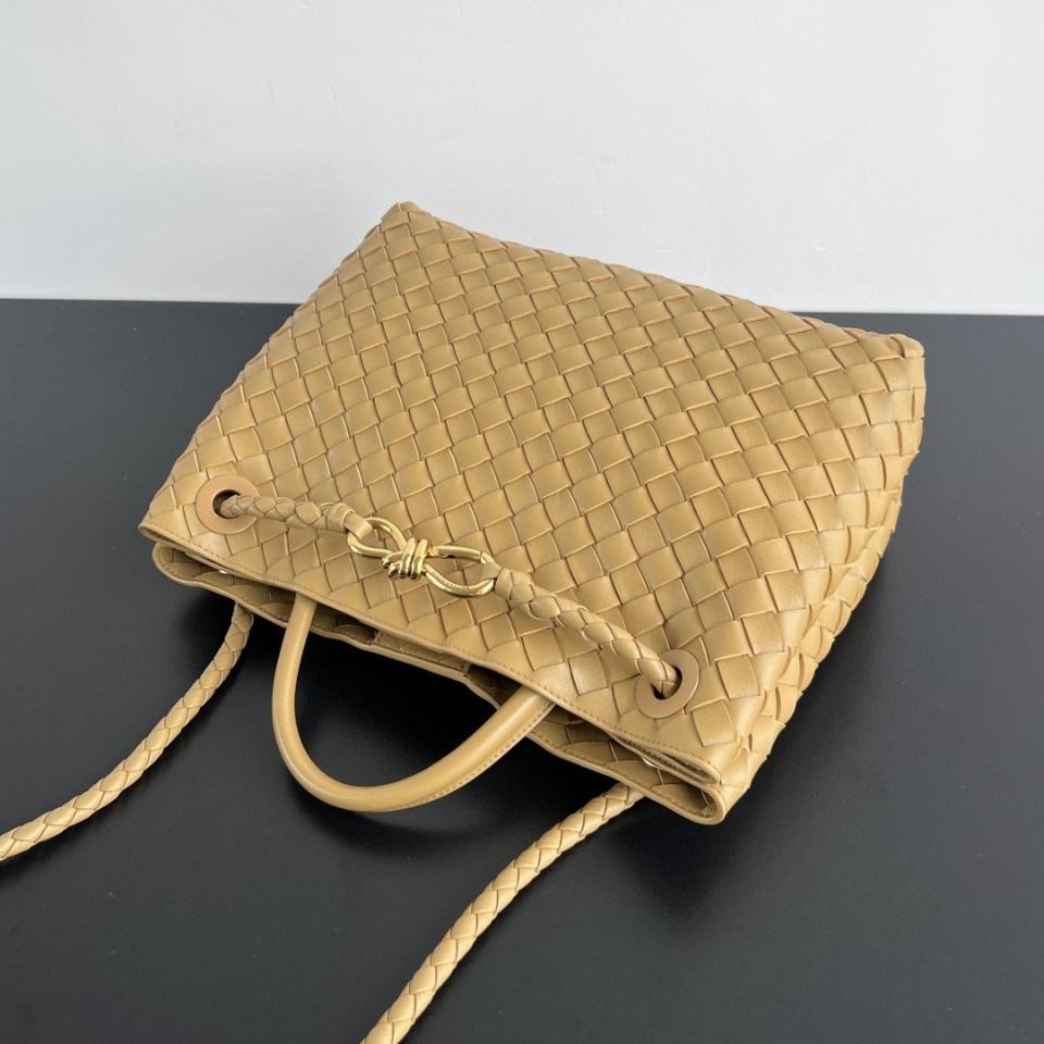 BOTTEGA VENETA 미디엄 안디아모 다크 프랄린 743572 32x25x11cm