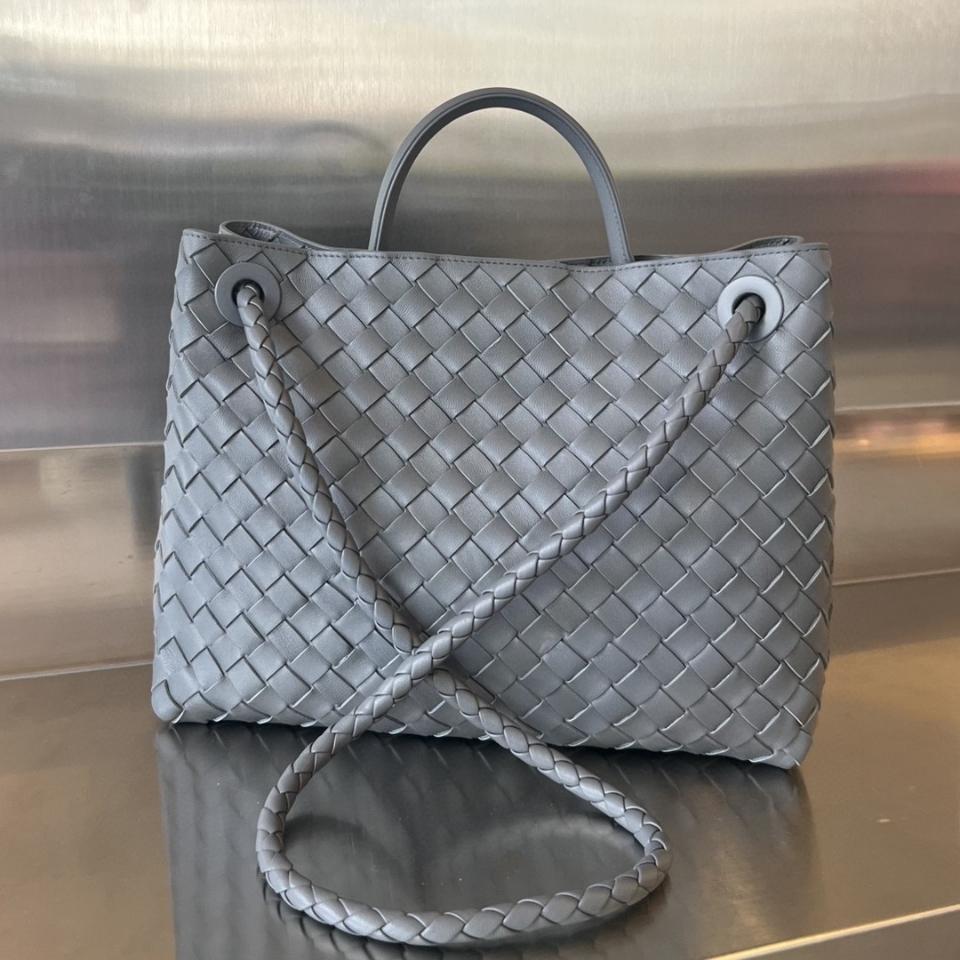 BOTTEGA VENETA 미디엄 안디아모 다크그레이 743572 32x25x11cm