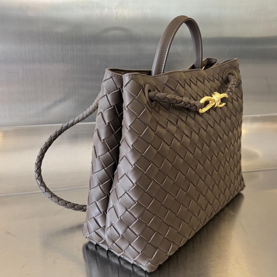 BOTTEGA VENETA 미디엄 안디아모 다크브라운 743572 32x25x11cm